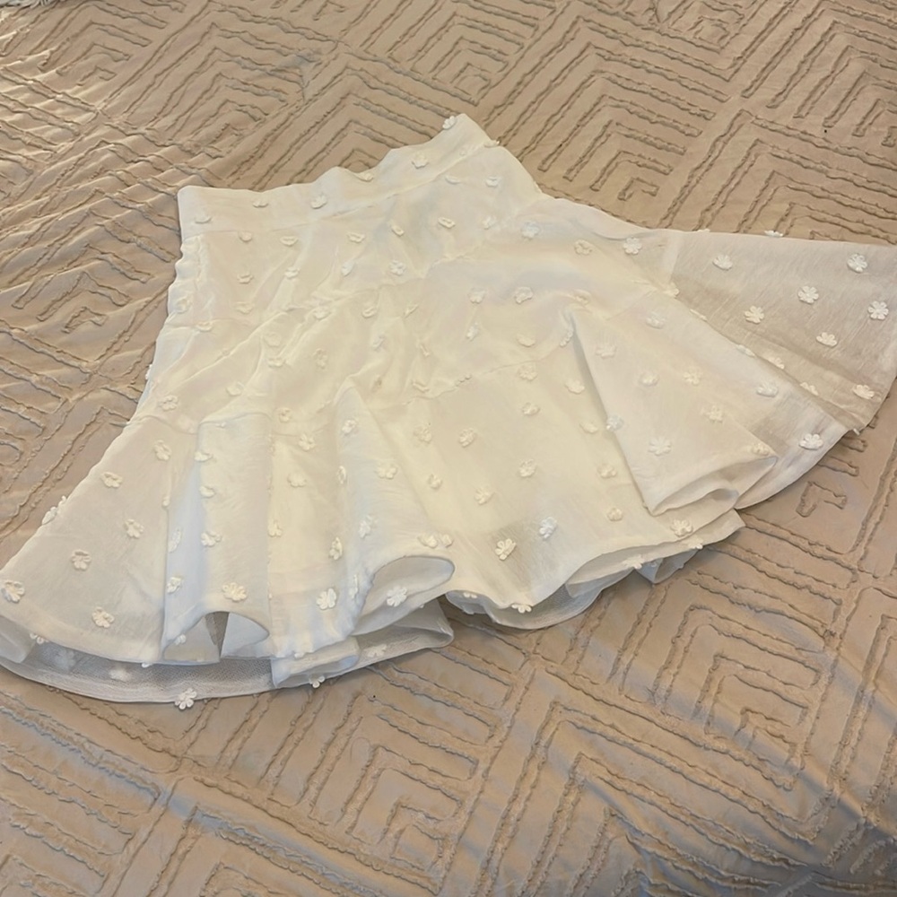 Helen O’Conner- high waist white flower skirt